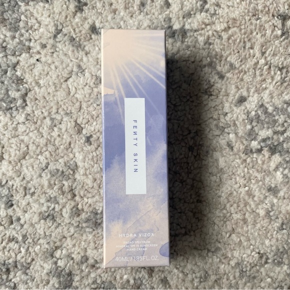 FENTY BEAUTY HYDRA VIZOR BROAD SPECTRUM MINERAL SPF 15 SUNSCREEN HAND CREAM - Picture 2 of 8